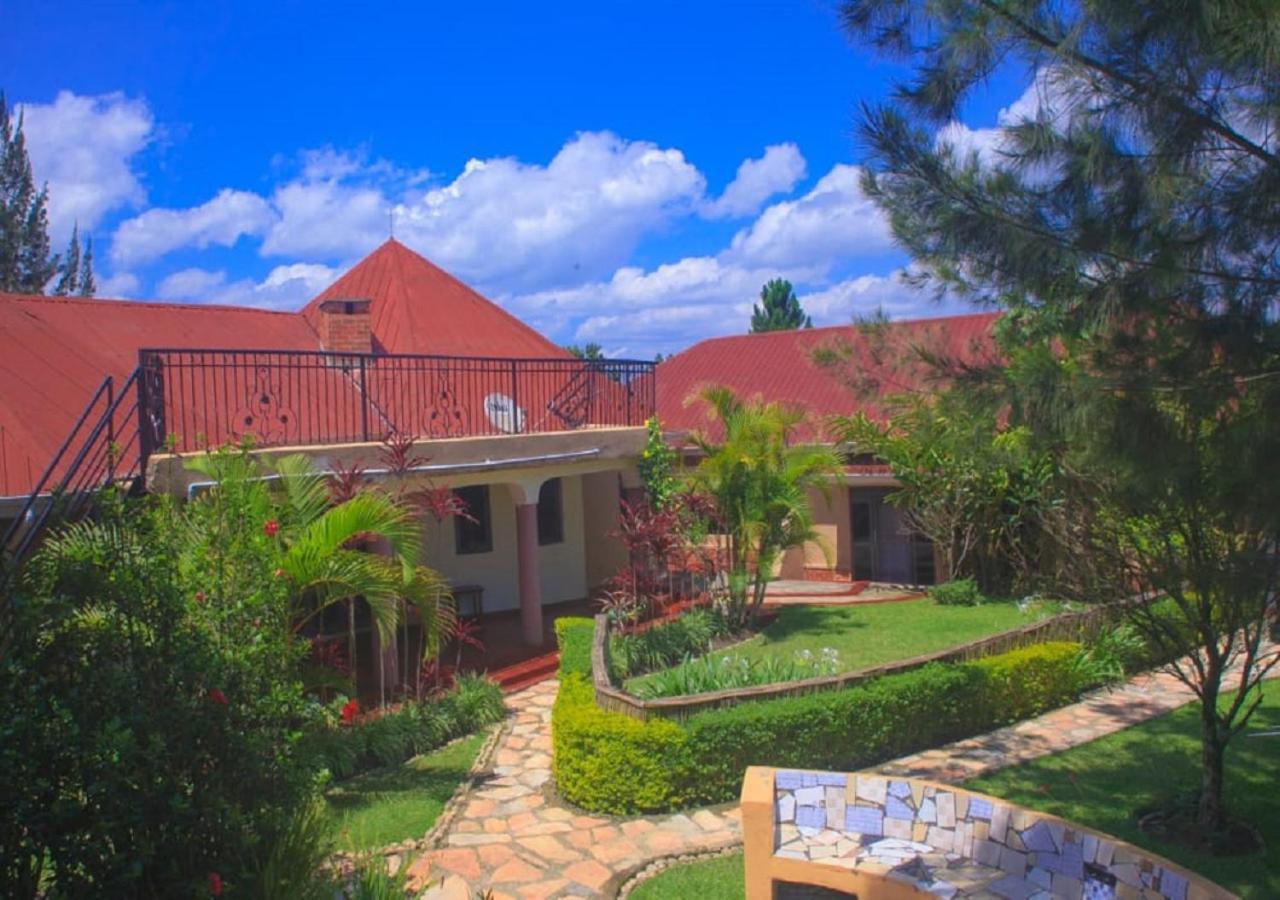 Montane Safaris Hotel Fort Portal Bagian luar foto