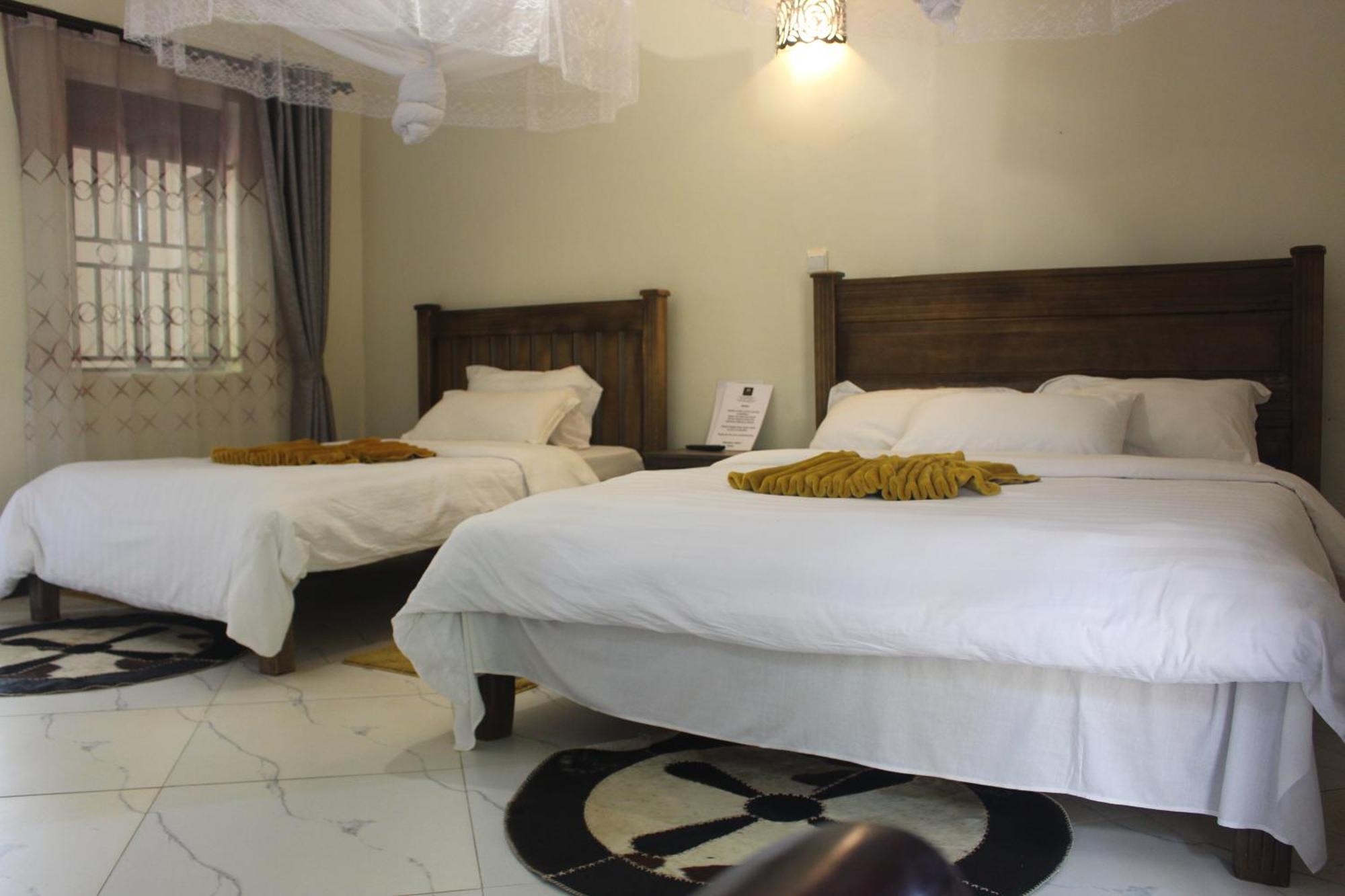 Montane Safaris Hotel Fort Portal Bagian luar foto