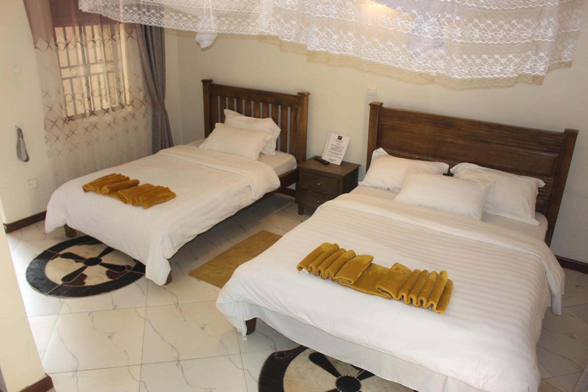 Montane Safaris Hotel Fort Portal Bagian luar foto