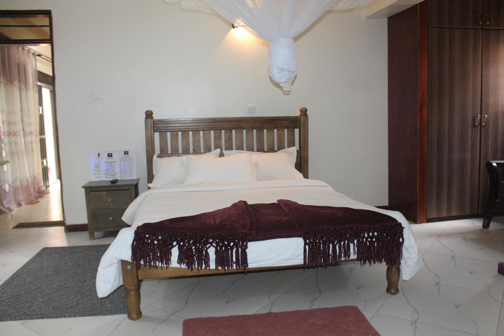 Montane Safaris Hotel Fort Portal Bagian luar foto