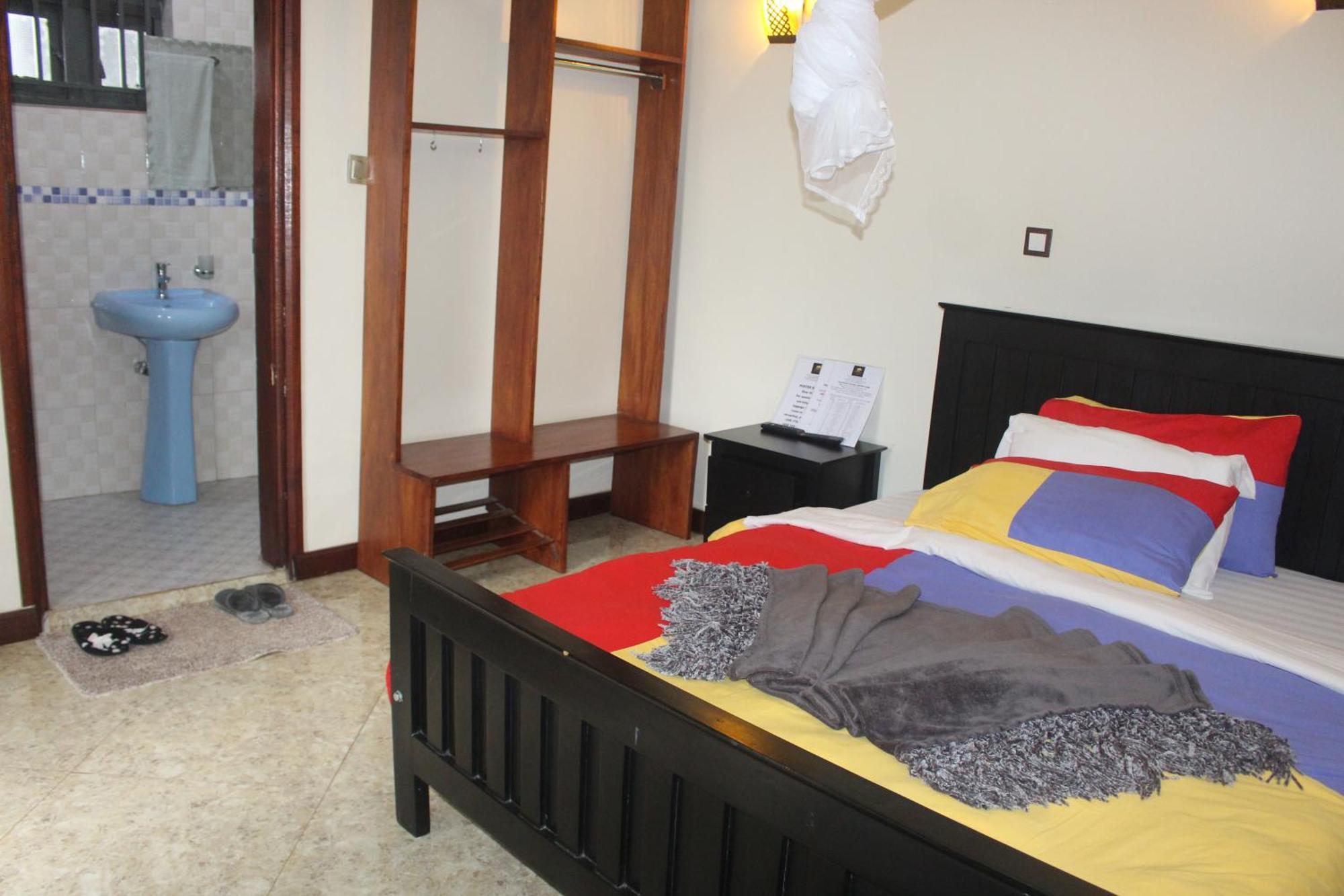 Montane Safaris Hotel Fort Portal Bagian luar foto