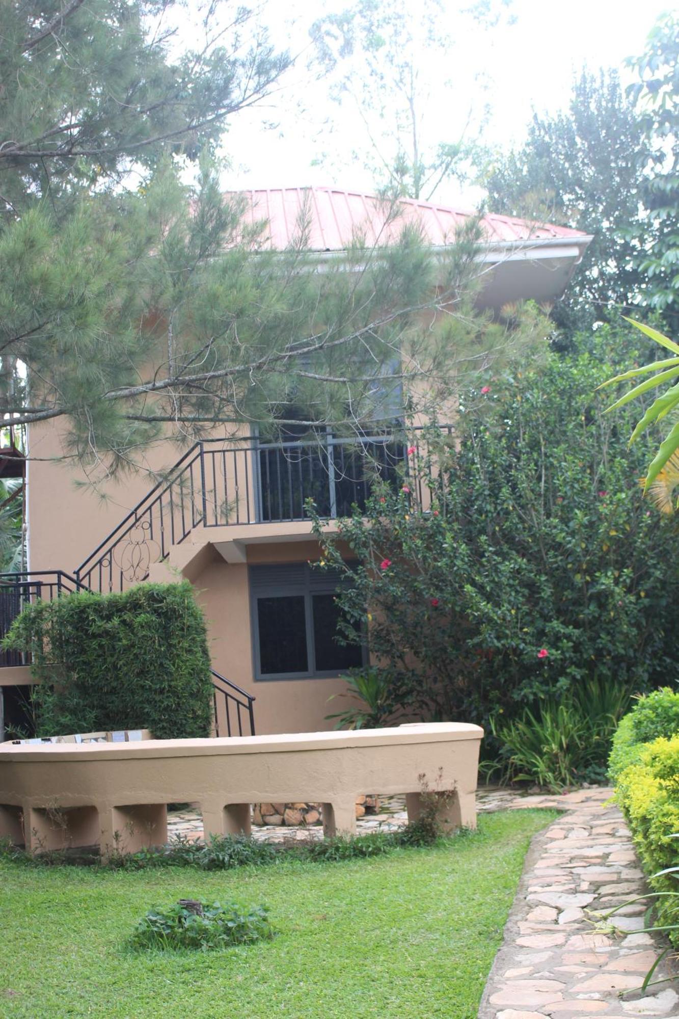 Montane Safaris Hotel Fort Portal Bagian luar foto