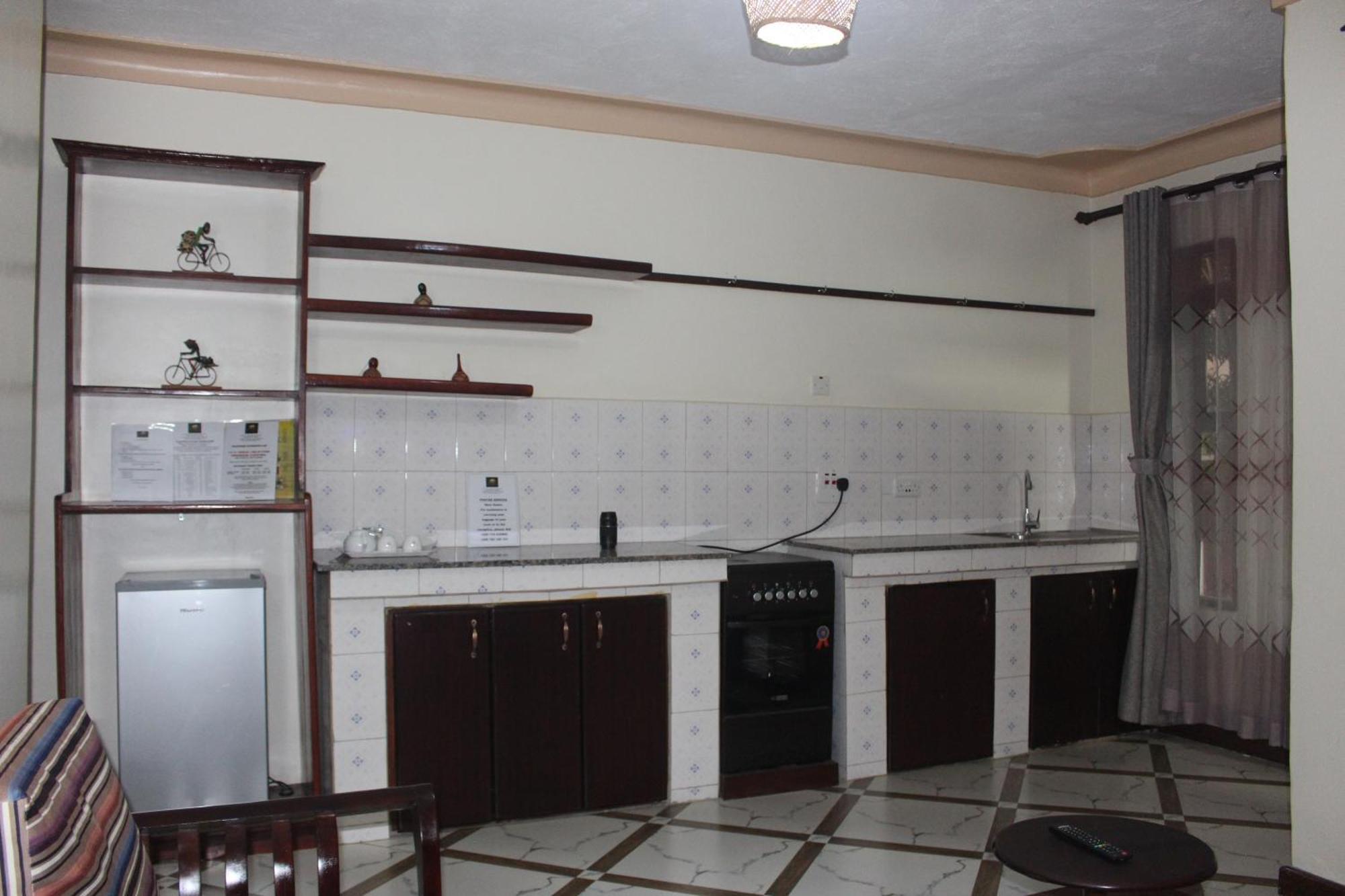 Montane Safaris Hotel Fort Portal Bagian luar foto